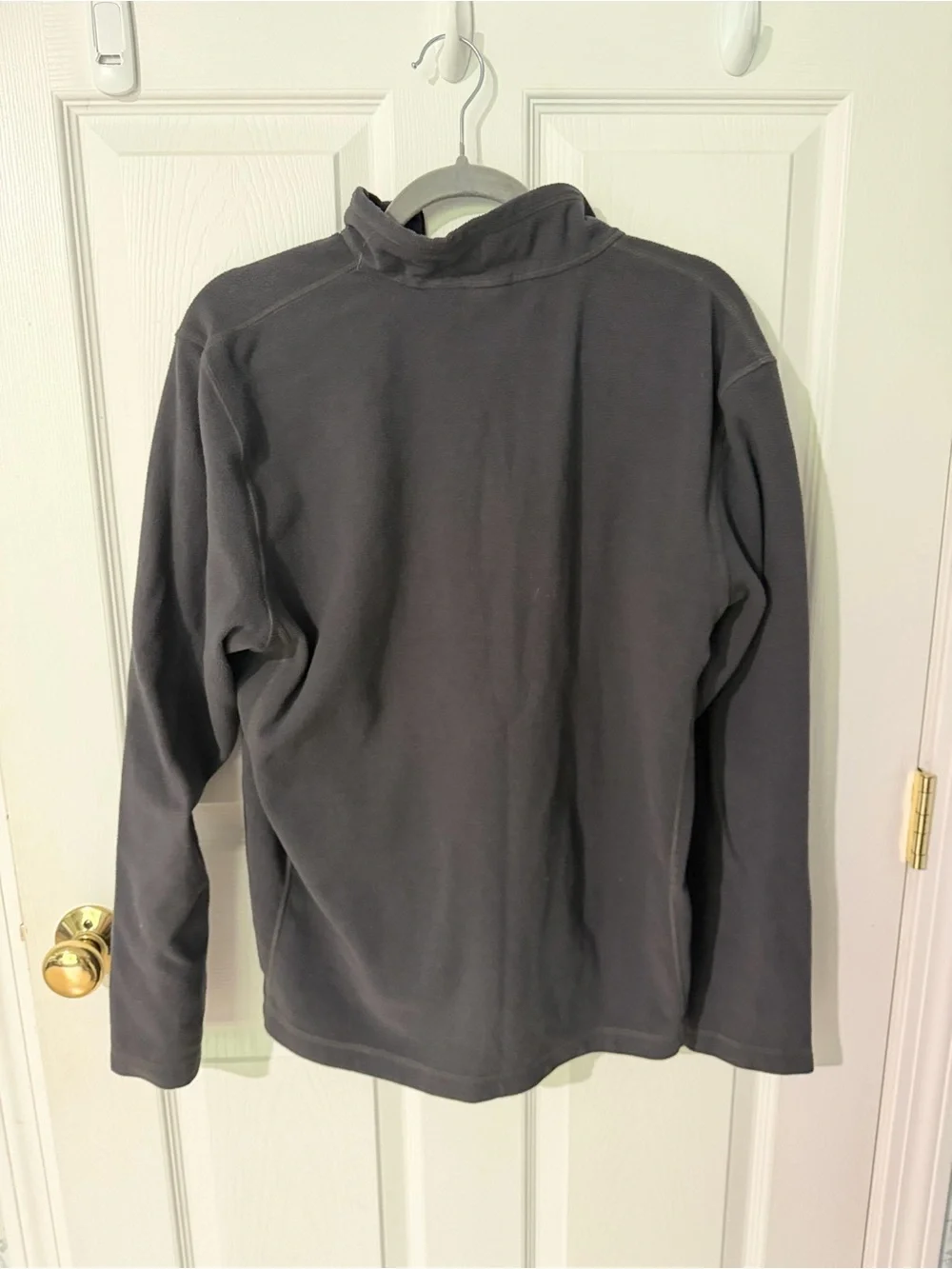 The North Face Men's gray  Quarter-Zip Fleece Pullover